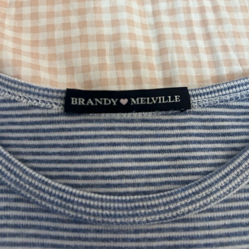 Brandy Melville baby tee